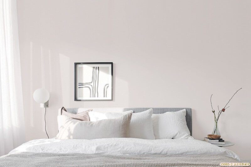 Giấy dán tường hàn quốc mã 15085 không chỉ là một màu trắng đơn thuần mà còn có tone đậm nhạt khác nhau
